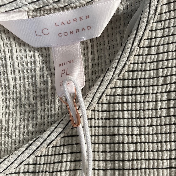 NWT Lauren Conrad Petite Large short Bell Sleeve Top - Picture 5 of 7
